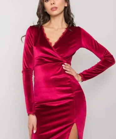 Rochie Mini din Catifea Burgundy cu Decolteu Wrap și Fantă Laterală – Elegantă 2026
