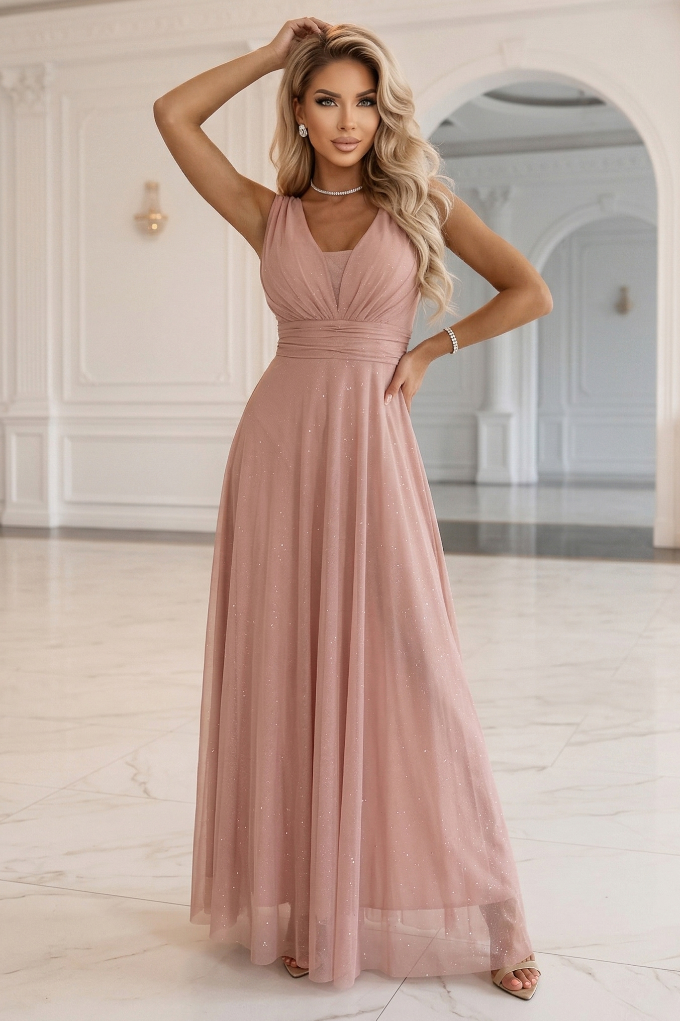 Rochie maxi roz din brocart cu decolteu adanc