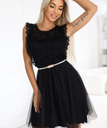 Rochie neagră din dantelă cu fustă din tul