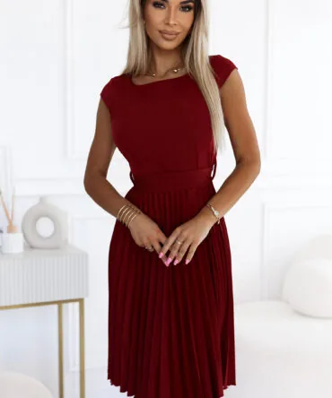 Rochie plisată vișinie cu mânecă scurtă